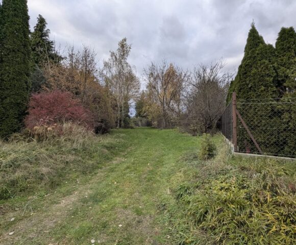 Działka budowlana o powierzchni 2301 m2 z WZ, w spokojnej i zielonej okolicy.